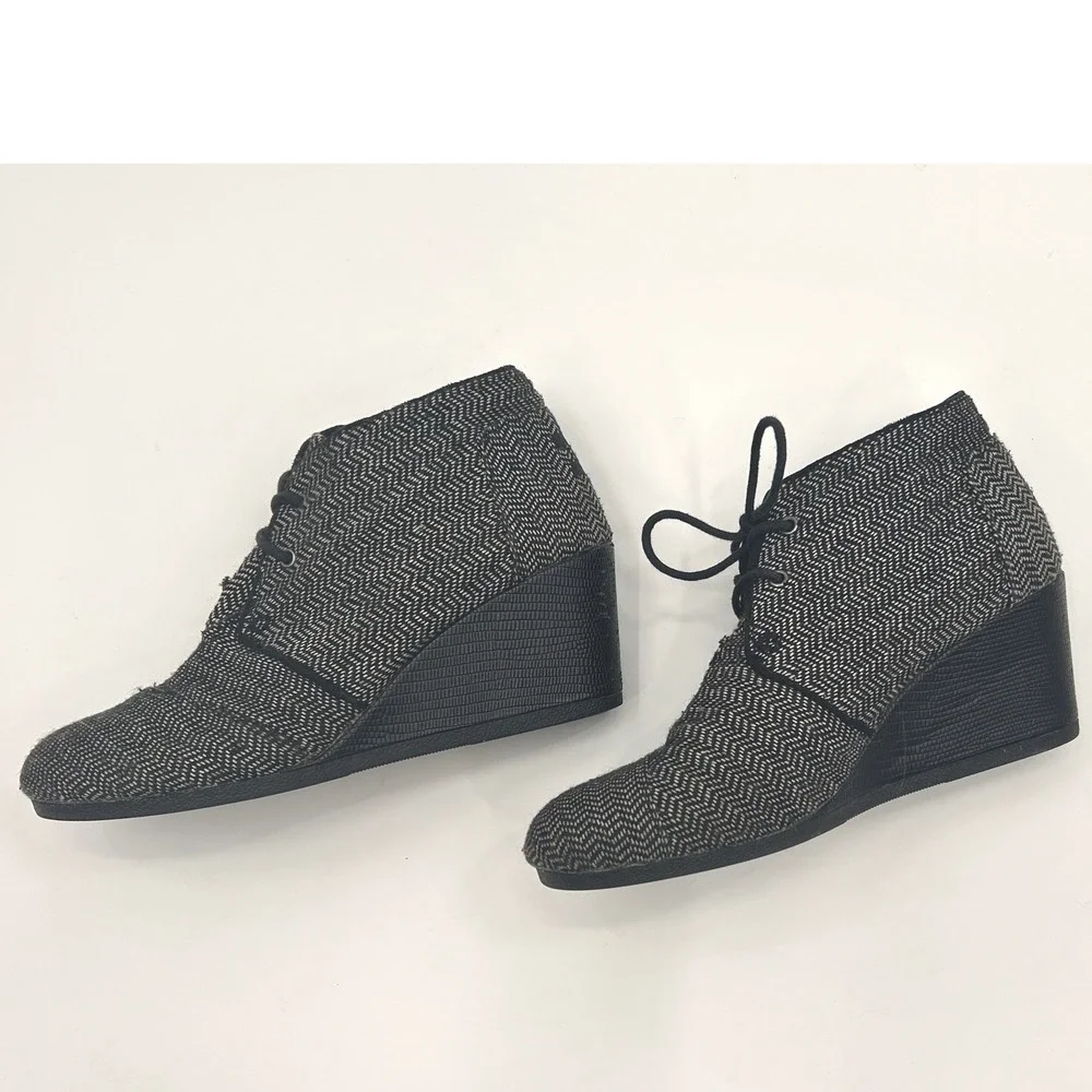 TOMS Black White Herringbone Wedge Ankle Booties Size 8 Lace‎ Up Shoes Scandi